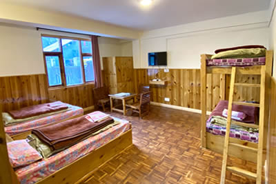 Twin Bed Room